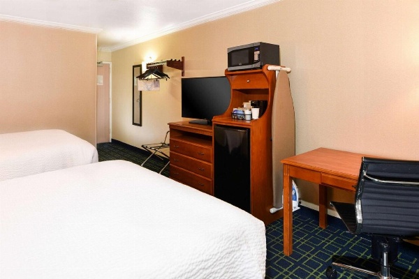 SureStay Hotel by Best Western Ontario Airport image 6